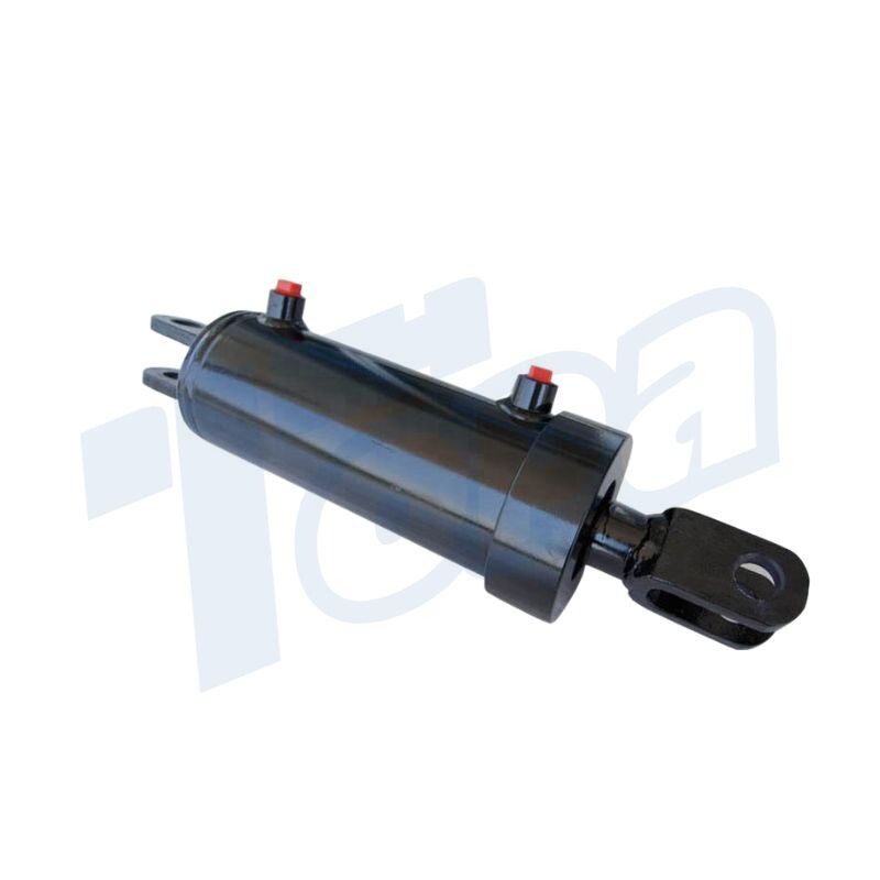 tractor welding on hydraulic cylinder Topa