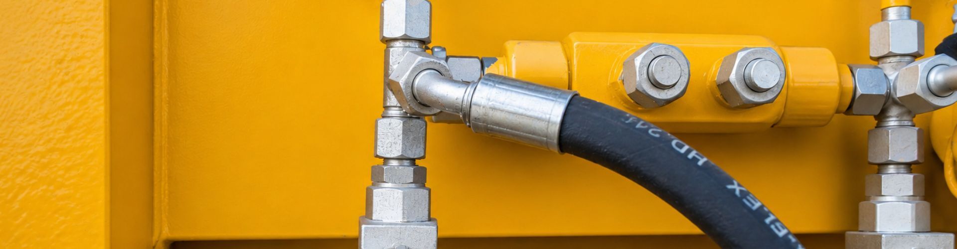 Hydraulic Hose Detail: Color Coding, Ferrules, and Skiving