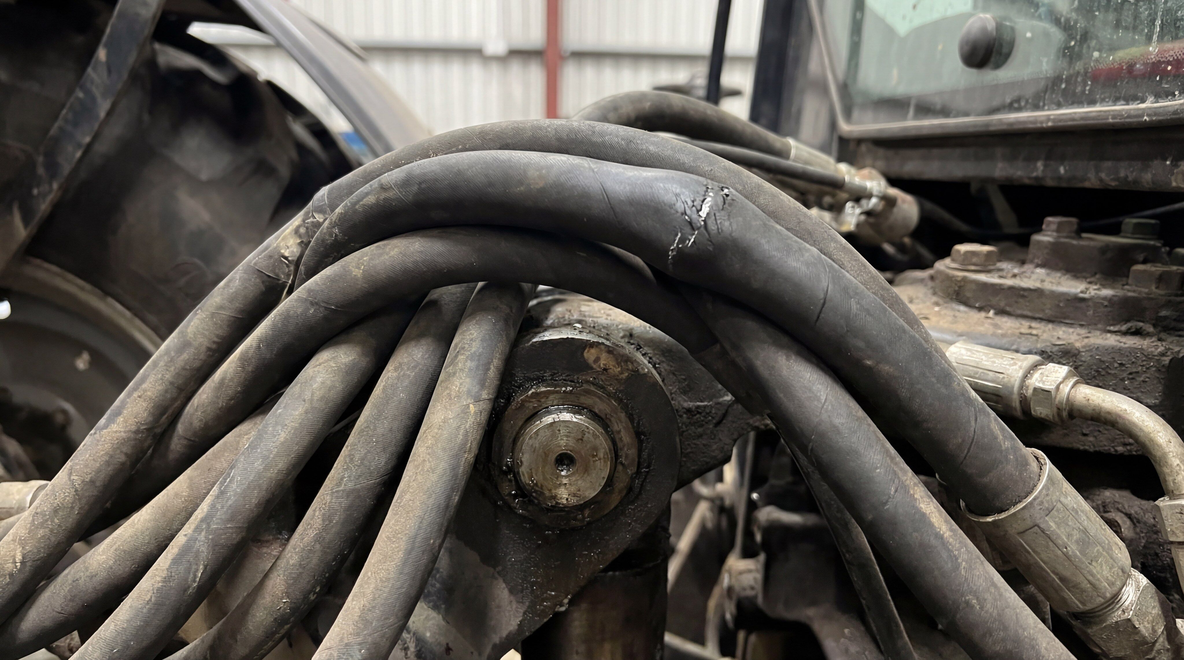 Why Do Tractor Hydraulic Hoses Fail During Peak Seasons?